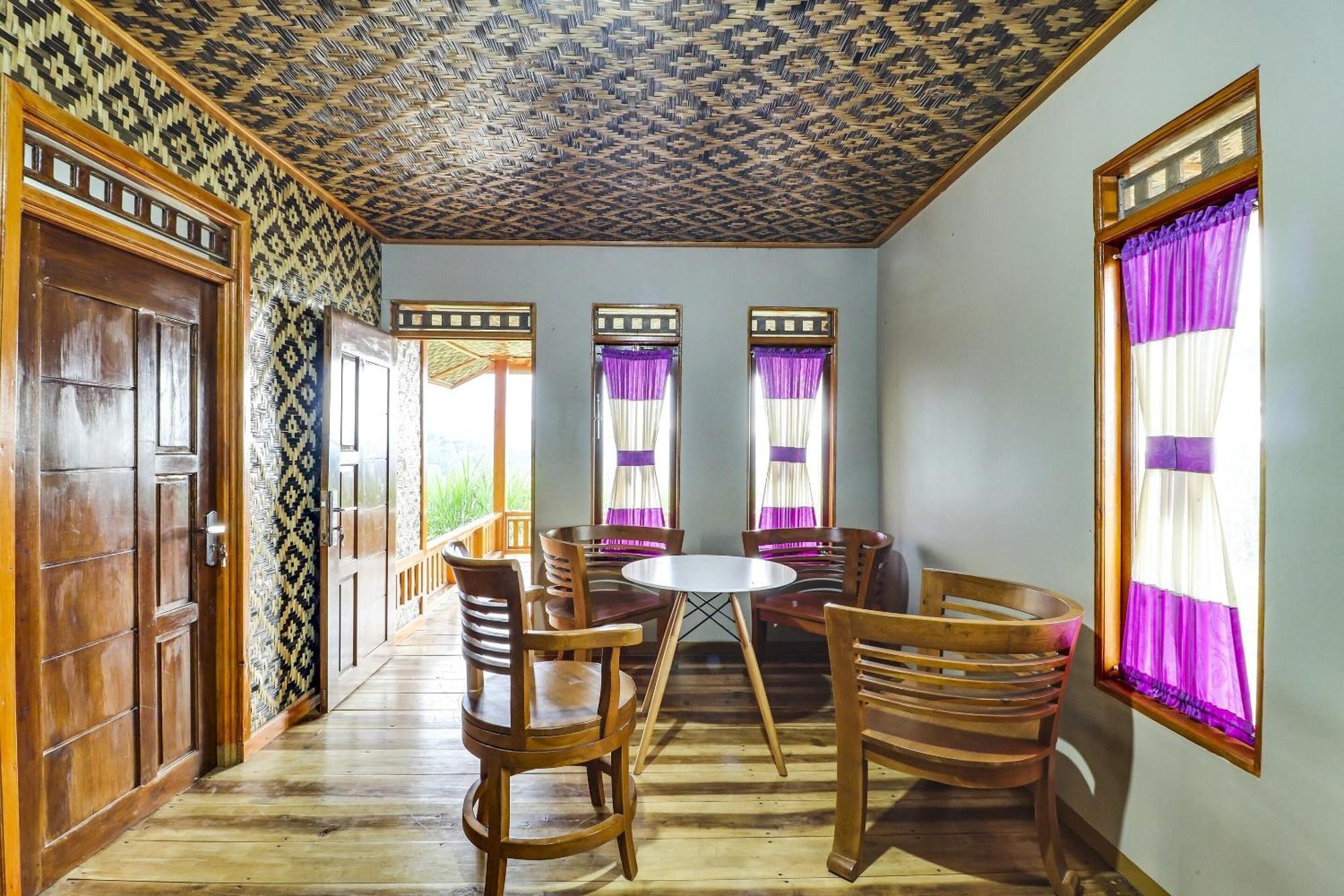 OYO Homes 90956 Desa Wisata Guranteng Pendjalu Exterior foto