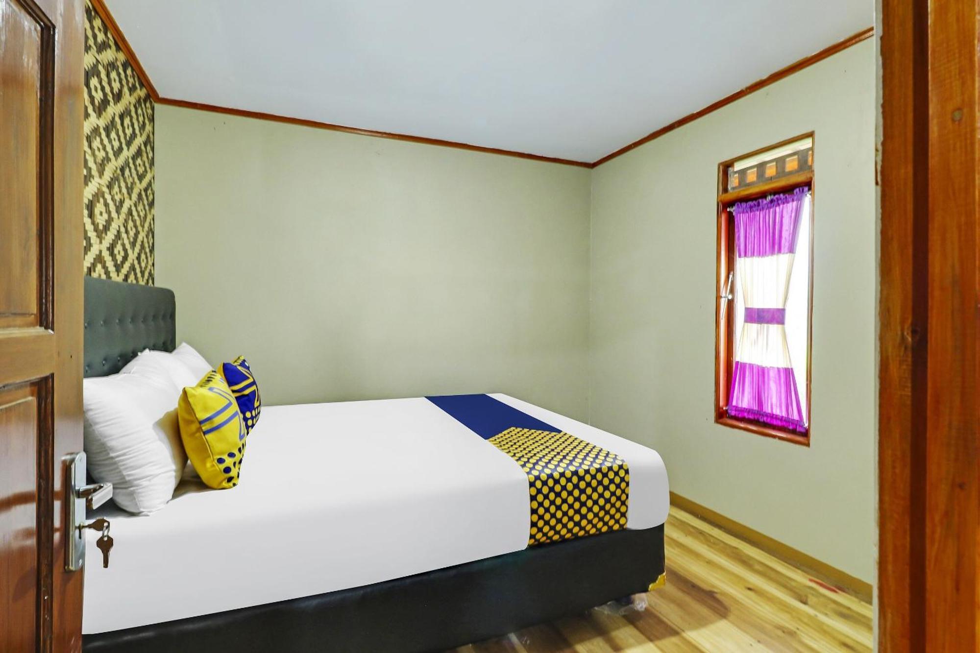 OYO Homes 90956 Desa Wisata Guranteng Pendjalu Exterior foto
