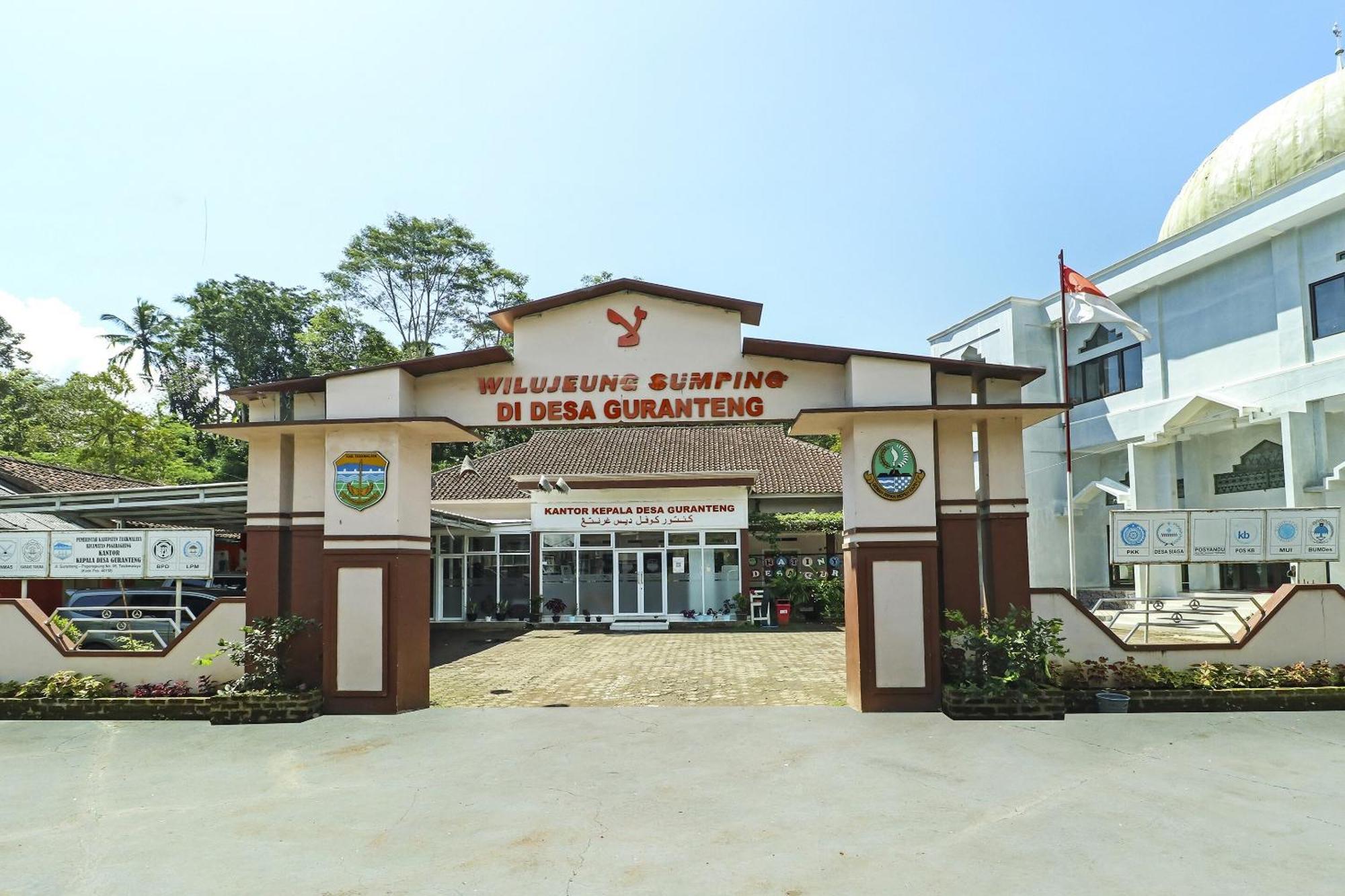 OYO Homes 90956 Desa Wisata Guranteng Pendjalu Exterior foto